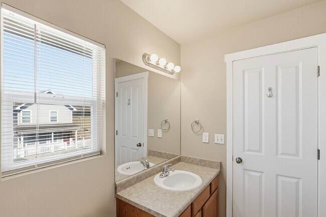 Building Photo - $2,245.95, 3 Beds - 3.5 Bath, Single Family Home in Colorado Springs with 2 Car Attached Garage!