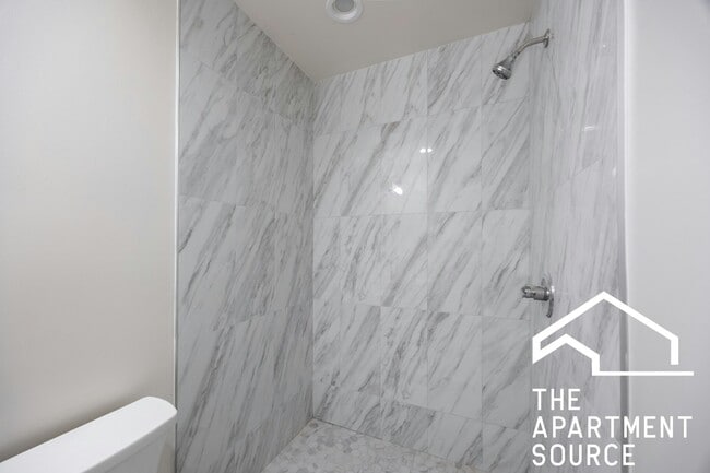 Building Photo - 654 W Gordon Terrace