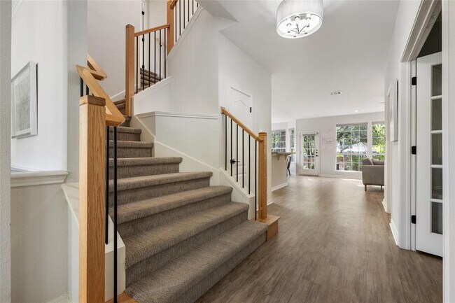 Building Photo - 2045 St Andrews Dr