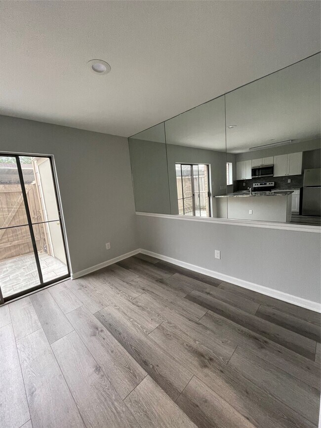 Building Photo - 2120 Wilcrest Dr