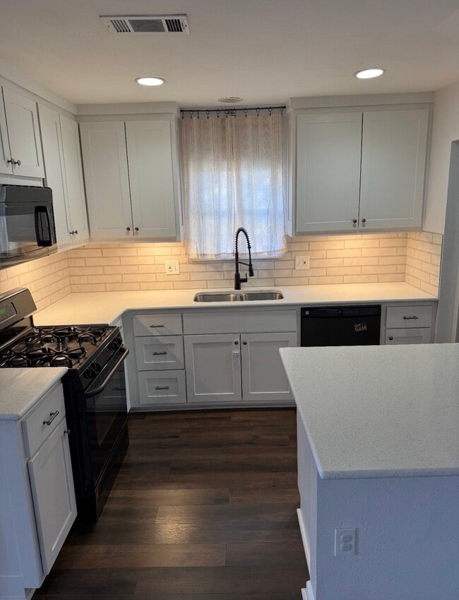 Building Photo - 1406 Kirwin St