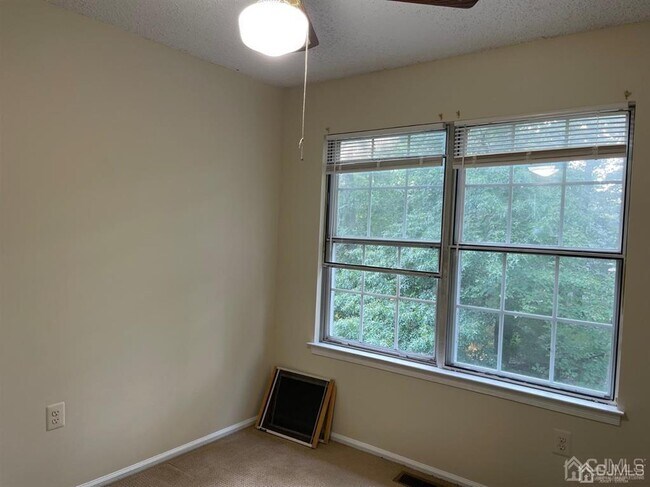 Building Photo - 401 Hadleigh Ln