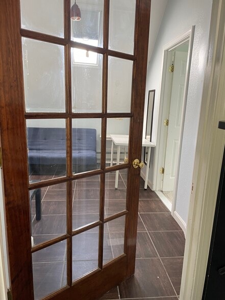 Entry to upper duplex - 60 Calumet St