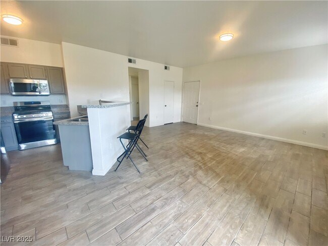 Building Photo - 5415 W Harmon Ave