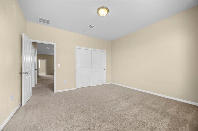 Building Photo - 2880 Donnell Dr