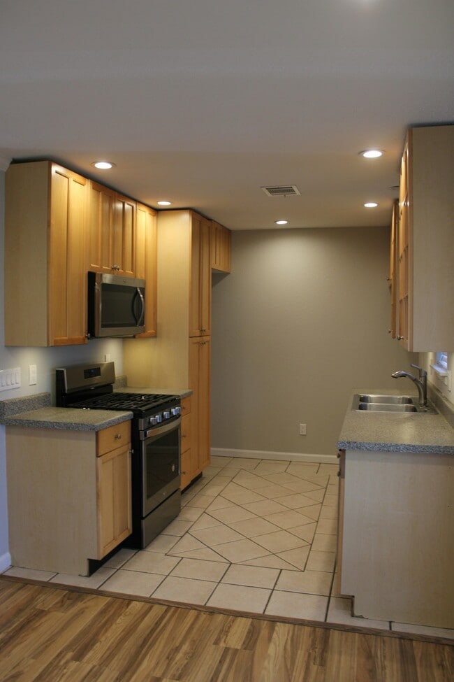 Building Photo - 10622 Hermosa Dr