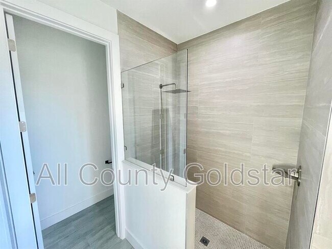 Building Photo - 4661 Fairlane Dr