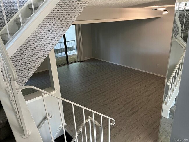 Building Photo - 161 Treetop Cir