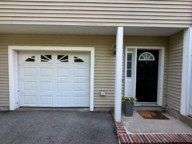 Building Photo - 14 Woodside Dr