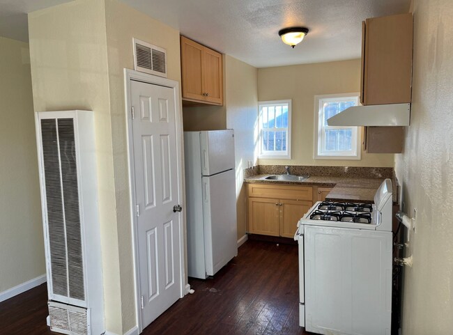 Building Photo - 402 Bissell Ave