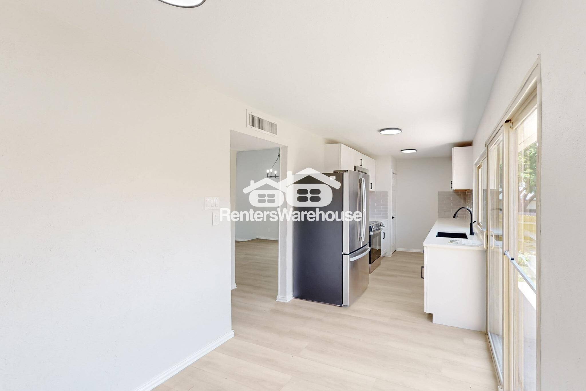 Building Photo - 6407 Green Oaks Dr