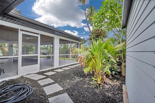 Building Photo - 15180 Lyneburg Ave