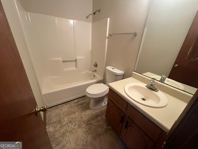 Building Photo - 982 Locust Dr NE