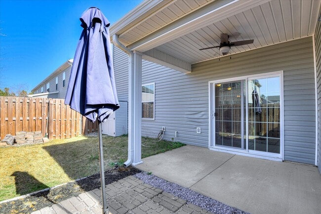 Building Photo - 3 Bedroom 2.5 Bath in Canterbury Farms!