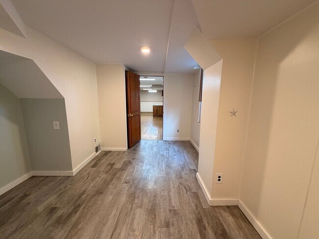 Building Photo - 3033 New Holland St