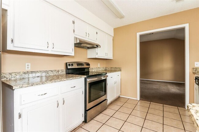 Building Photo - 100 N Eastgate Dr