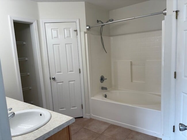 Building Photo - 1831 Sundown Dr