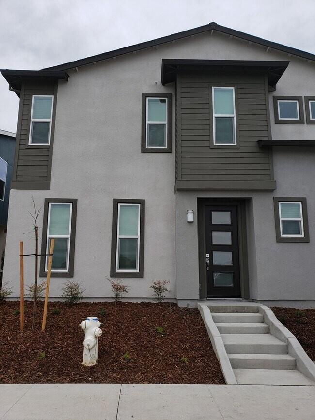 Primary Photo - Beautiful Newer Development home!! In Elk ...