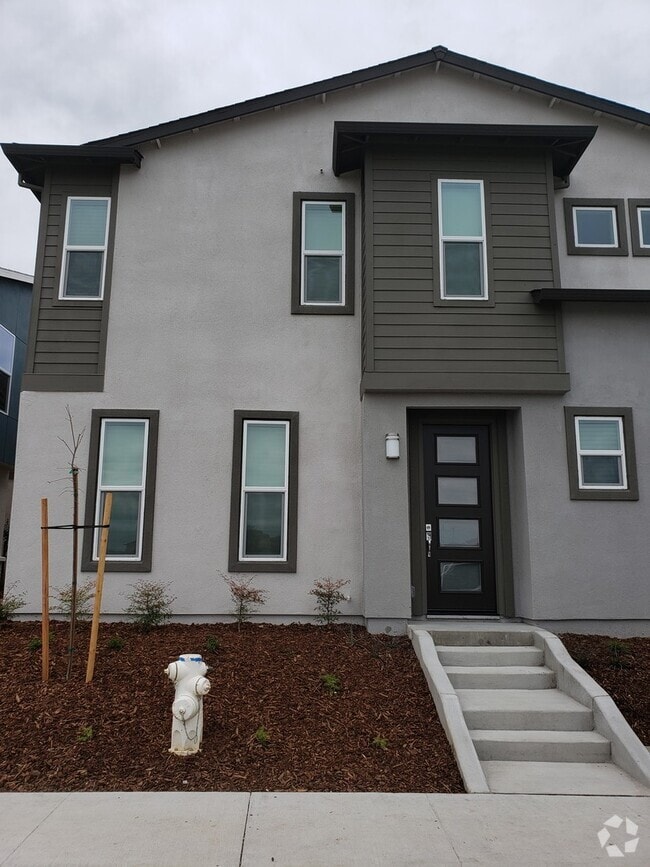 Building Photo - Beautiful Newer Development home!! In Elk ...