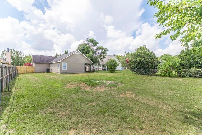 Building Photo - 103 Country Cove