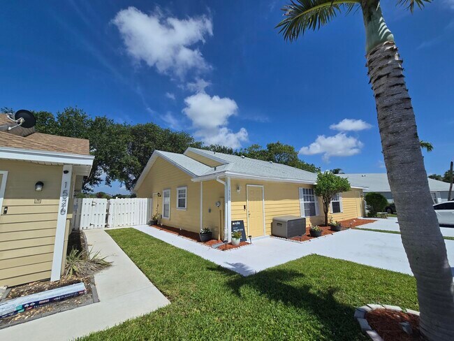 Building Photo - 1530 Royal Forest Ct