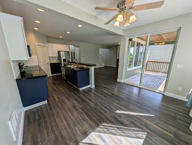 Building Photo - Stylish & Convenient Living - Bremerton 4 ...
