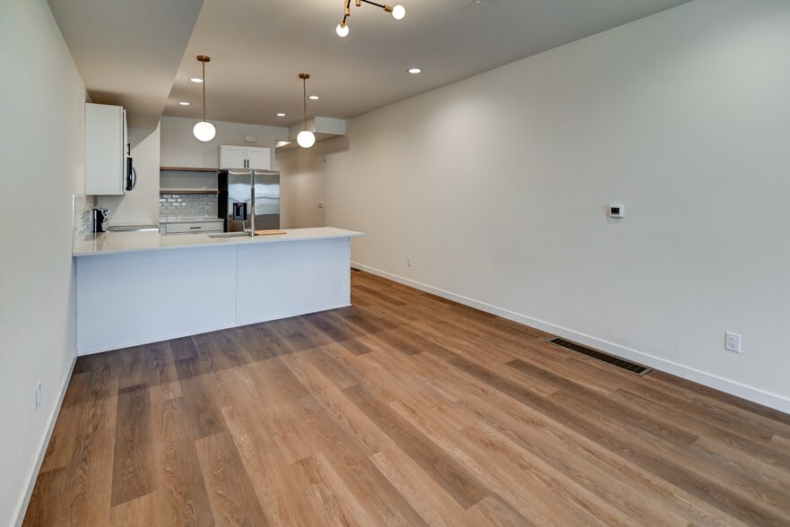 Building Photo - 4879 Lacy Rd