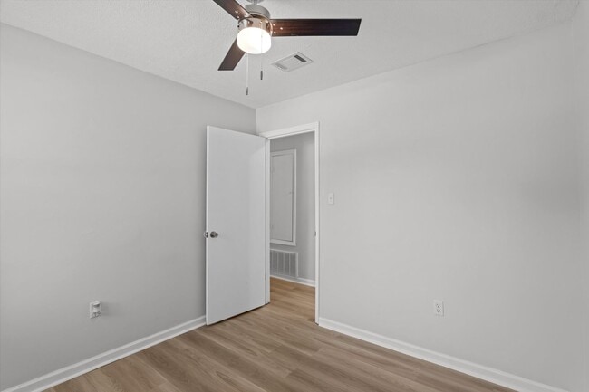 Building Photo - 4221 Cap Chat St