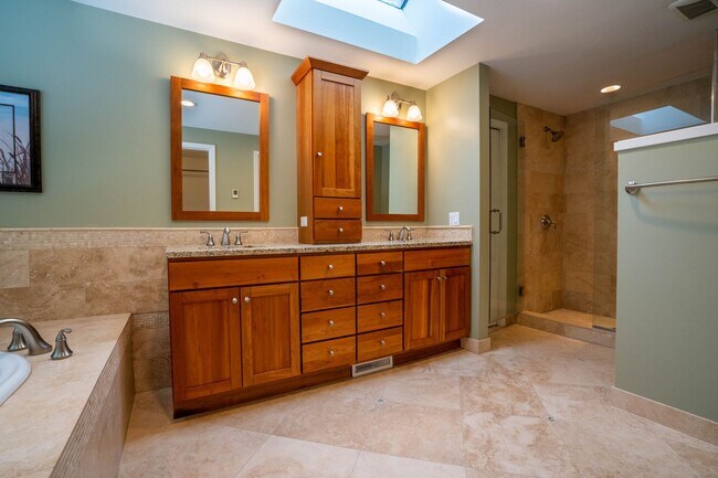 Building Photo - 3Bd/2.5Ba Sammamish House