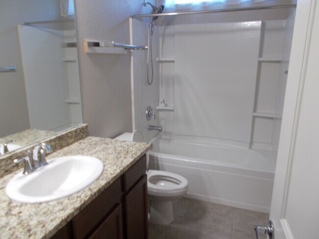 Building Photo - Immaculate 4 BR, 3.5 Bath, 2 Car Garage Ho...