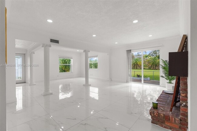 Building Photo - 7601 NW 82nd Terrace