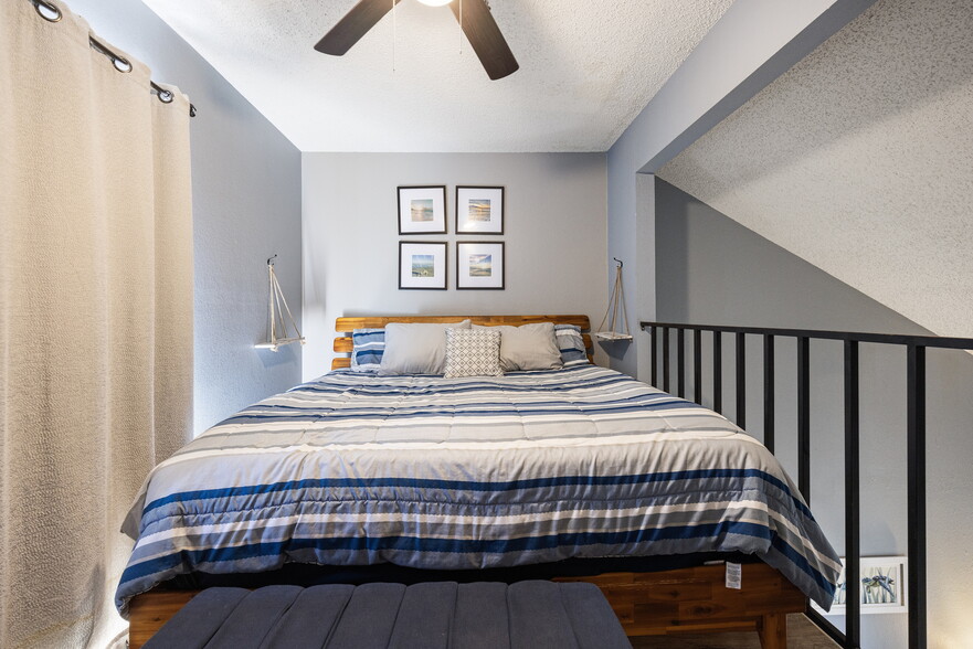 Building Photo - 14825 Windward Dr