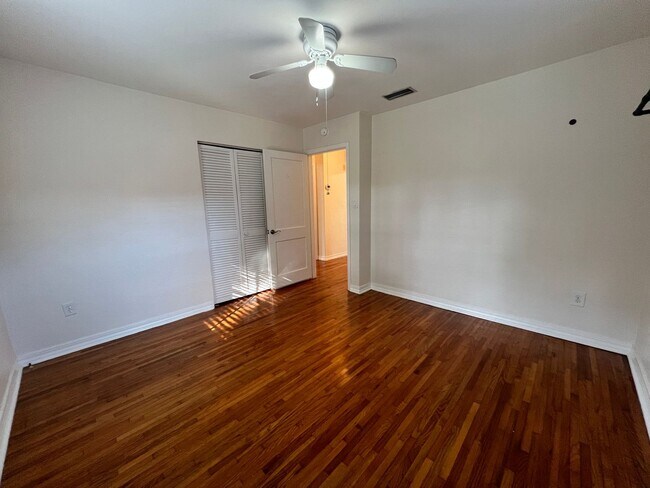 Building Photo - 1009 Clearview Ave