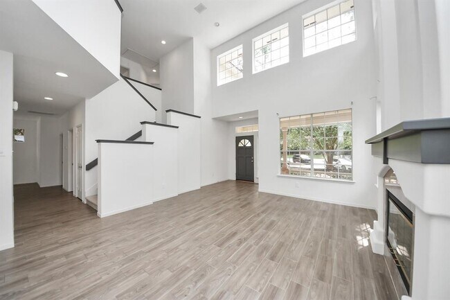 Building Photo - 103 Lakeridge Dr
