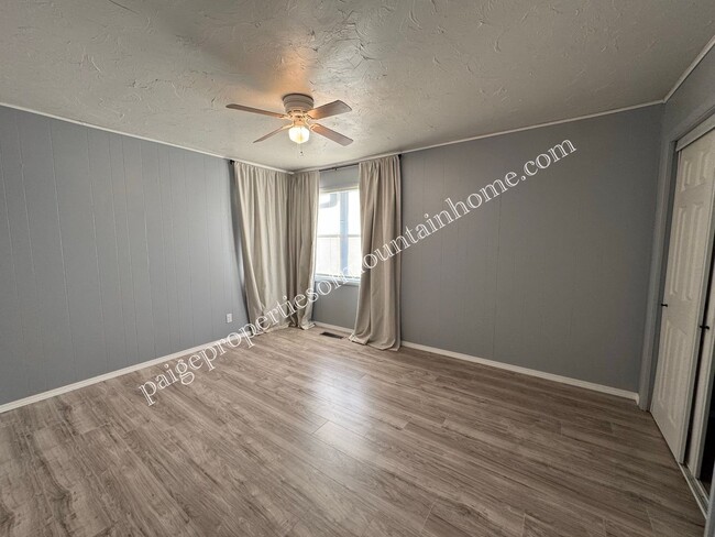 Building Photo - Charming 3-Bedroom Home