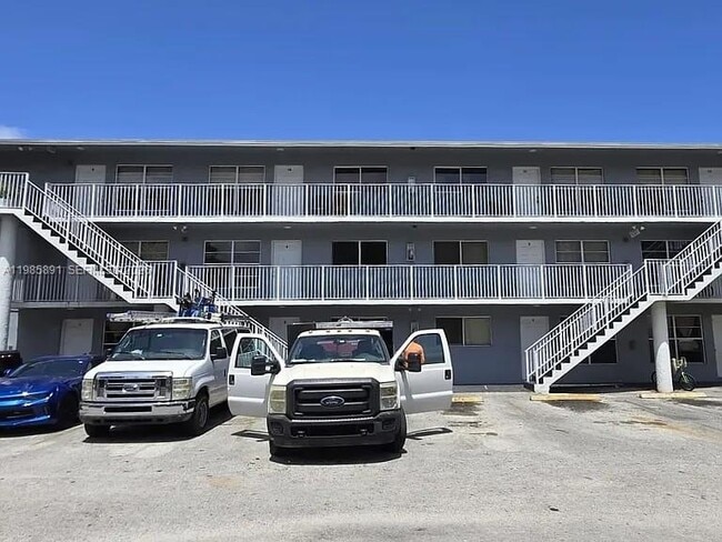 Building Photo - 208 Avondale Dr