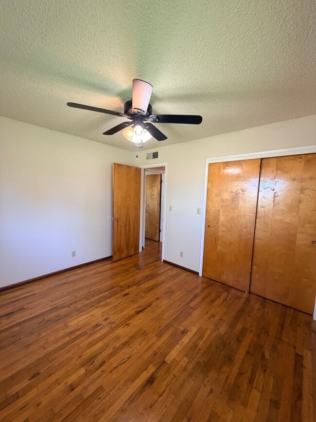 Building Photo - Just listed! Well maintained home in great location!