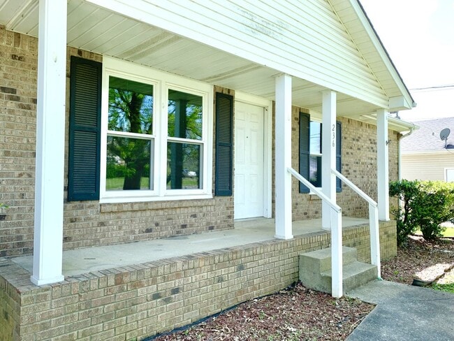 Building Photo - 236 Moncrest Dr