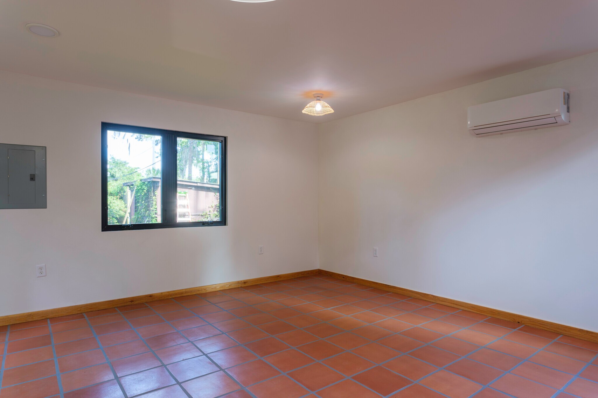 Living area - 10 Linden Dr
