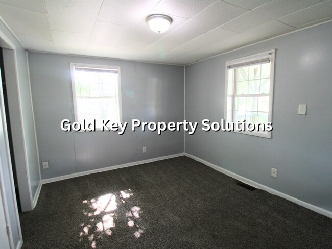 Building Photo - MUNCIE 3 BR 1 BA House with Central Air (NO SECTION 8)