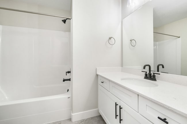 Building Photo - Bright & Modern 3-Bed Townhome in Prime Le...