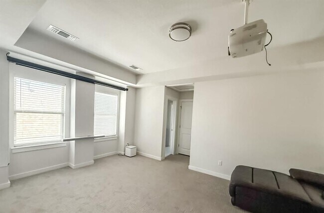 Building Photo - 112 Rosebush Dr