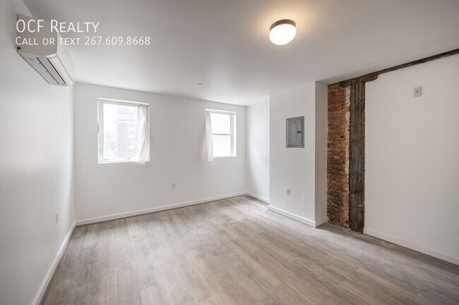 Building Photo - 711 W Thompson St