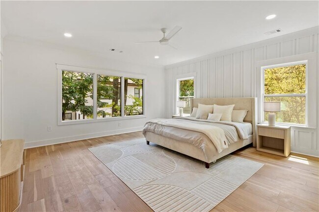 Building Photo - 205 Whitefoord Ave NE