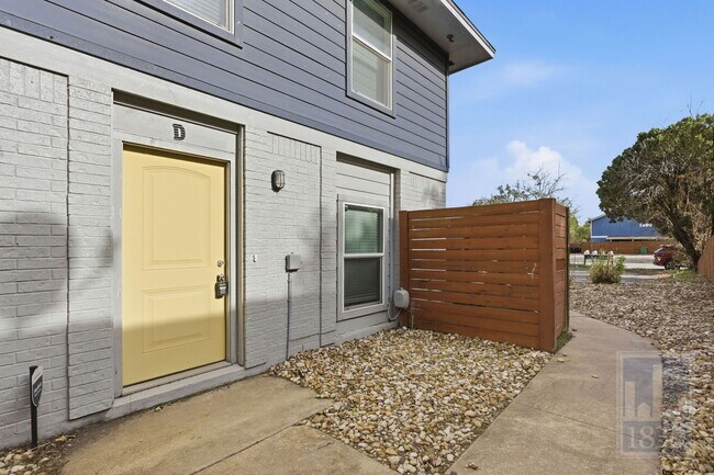 Building Photo - 1308 Southport Dr