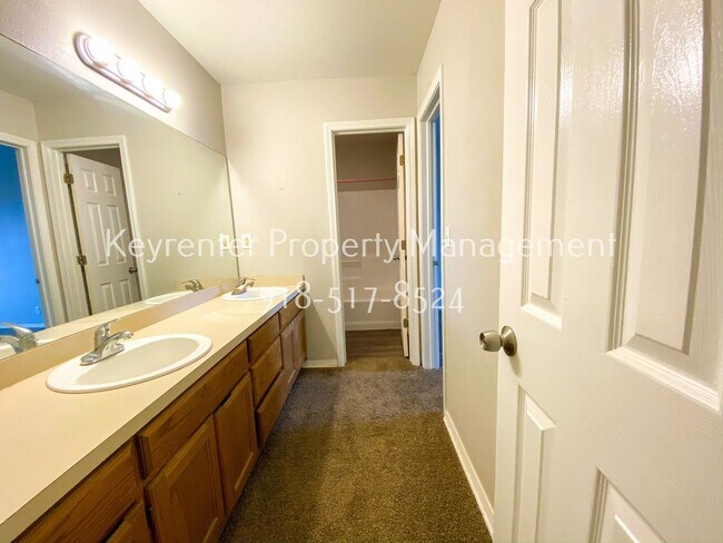 Building Photo - 3 Bed | 1.5 Bath in Central Tulsa!