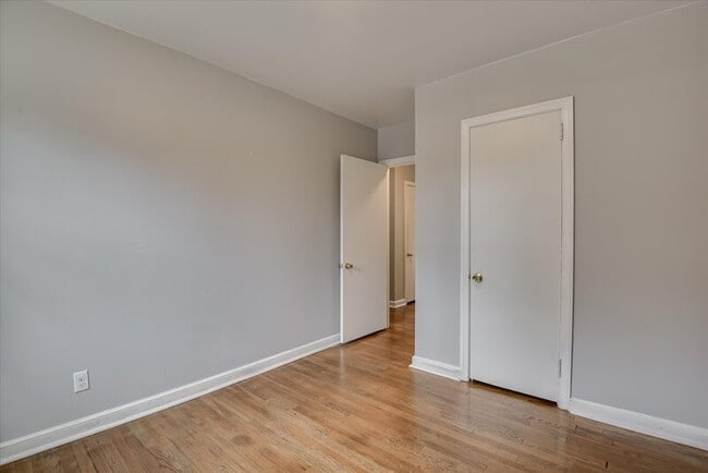 Building Photo - 2406 Sparks Rd