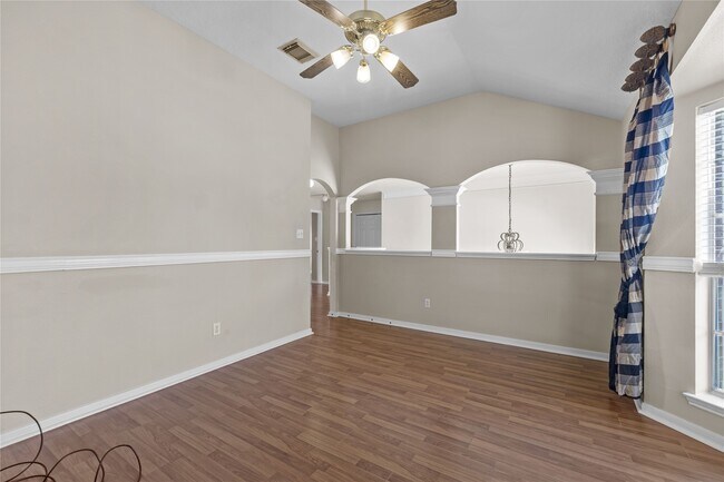 Building Photo - 2018 Waverly Glend Dr