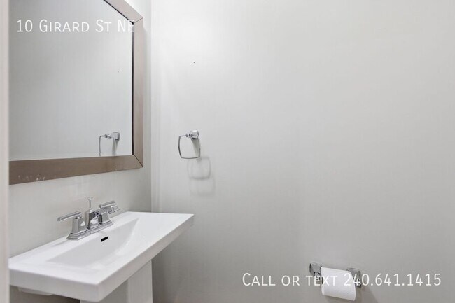 Building Photo - 10 Girard St NE