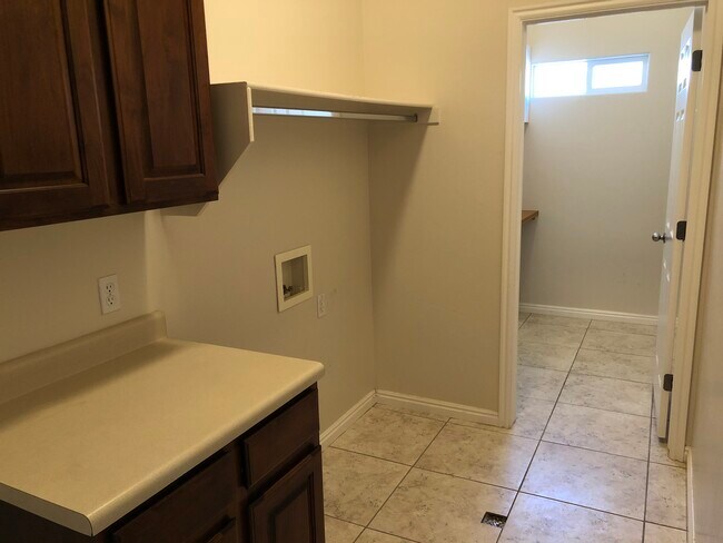 Mud / Laundry Room - Entrance from garage - 2349 S 240 W